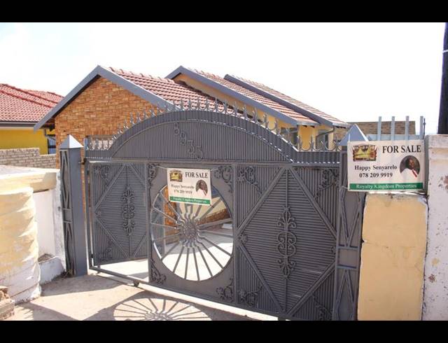 3 BEDROOM HOUSE FOR SALE IN MABOPANE UNIT M